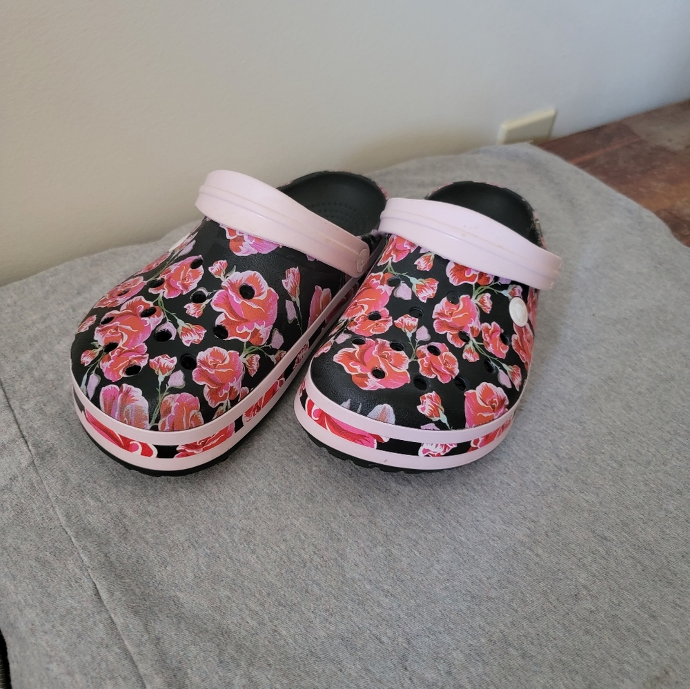 Crocs rose floral band
